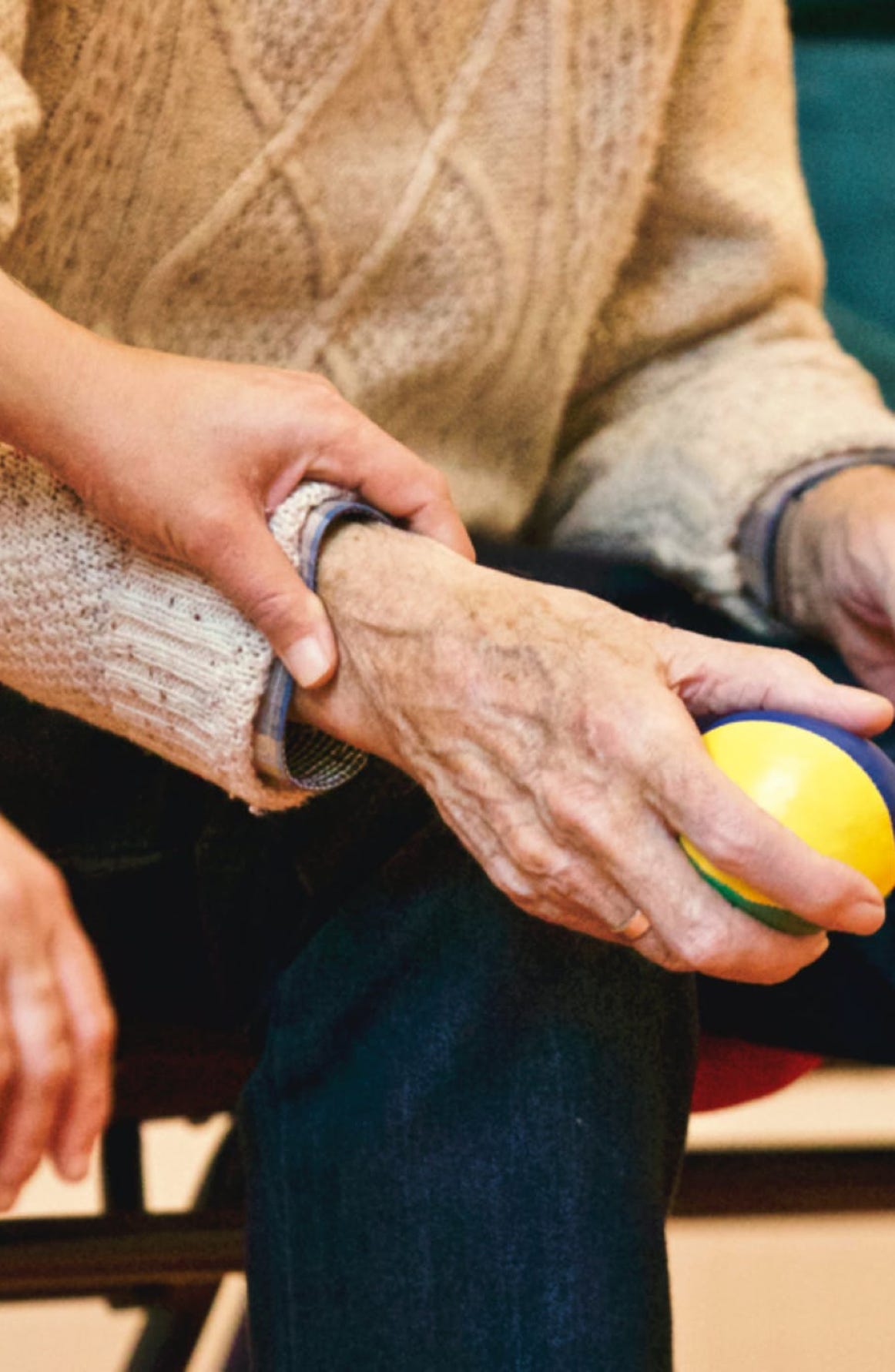 Person, Die Einen Stressball Hält